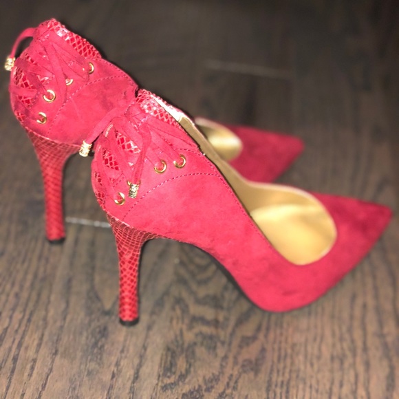 Guess | Pointy Toe Suede Heels (Red) - Picture 6 of 6